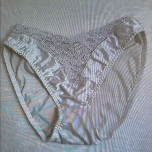 Elegant Lace Women's Intimate in Cream